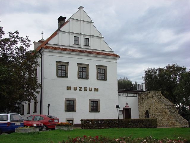 Museum; Quelle: en.wikipedia, Piotr Torchała, CC BY-SA 2.5