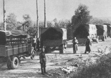 Palmiry, Leere LKW auf dem Rückweg von Massenerschießung; Quelle: en. wikipedia, gemeinfrei