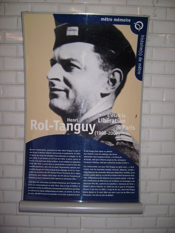 Tafel für Rol-Tanguy im Bahnhofseingang