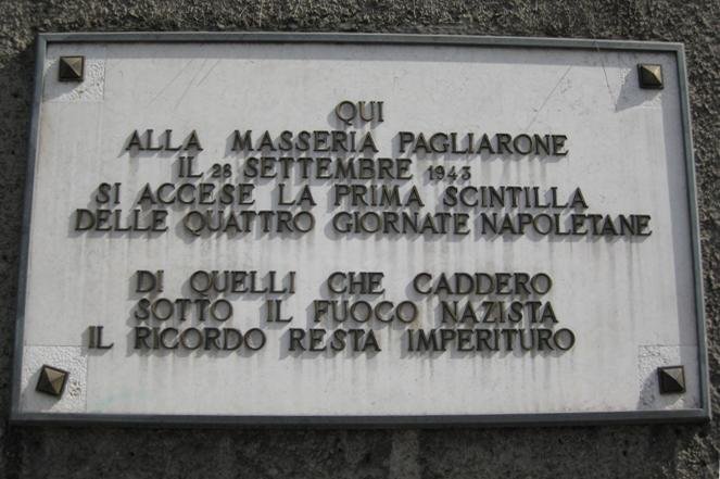 Gedenktafel in der Via Belvedere, Vomero (Foto: wikipedia)
