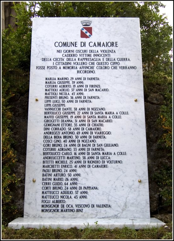 Namen der Opfer von Certosa (Foto: Comuni Itaiiani wiki Camaiore)