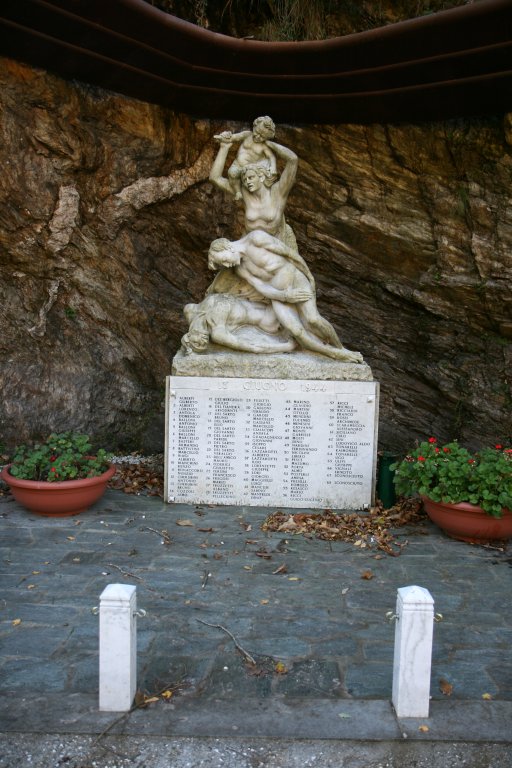 Denkmal für die Opfer von Forno (Foto: Baldini)
