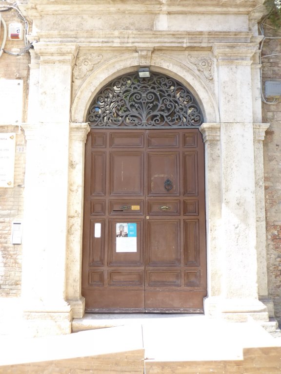 Eingang zur Synagoge