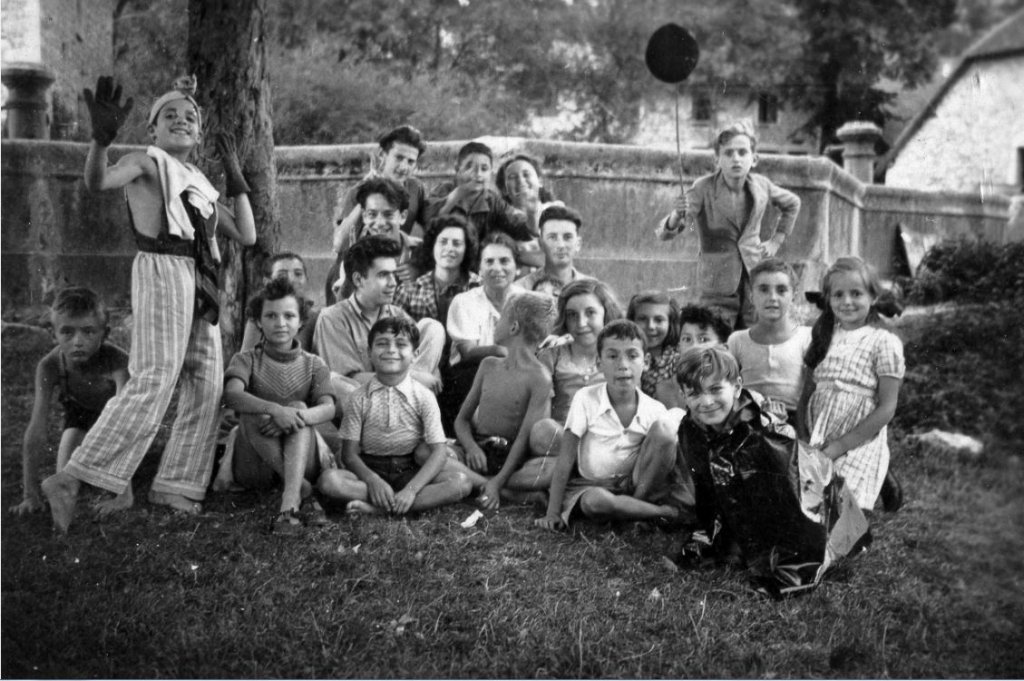 Fest am Brunnen, Sommer 1943; © Maison d'Izieu