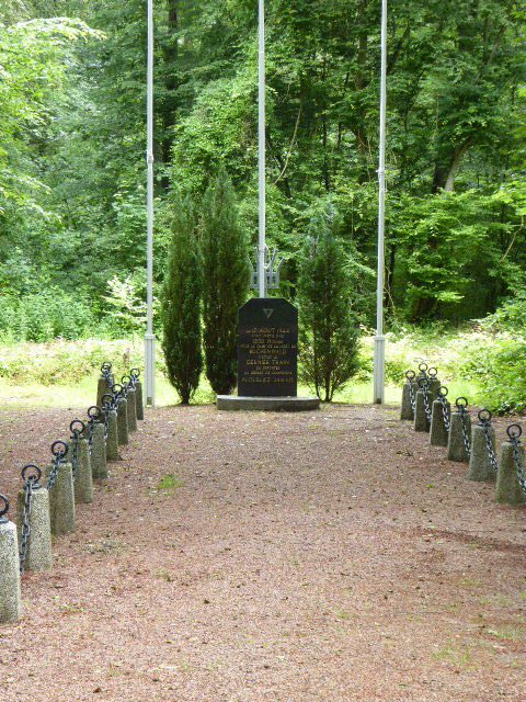 Stele 'Letzter Deportationszug nach Buchenwald'