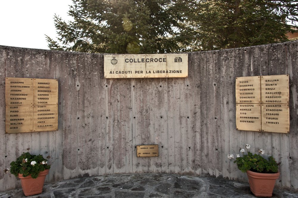 Gedenkstätte für die Opfer in Collecroce (Detail)